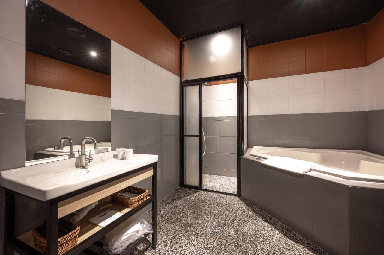 Motel 東旅驛棧 Jiaoxi Zewnętrze zdjęcie