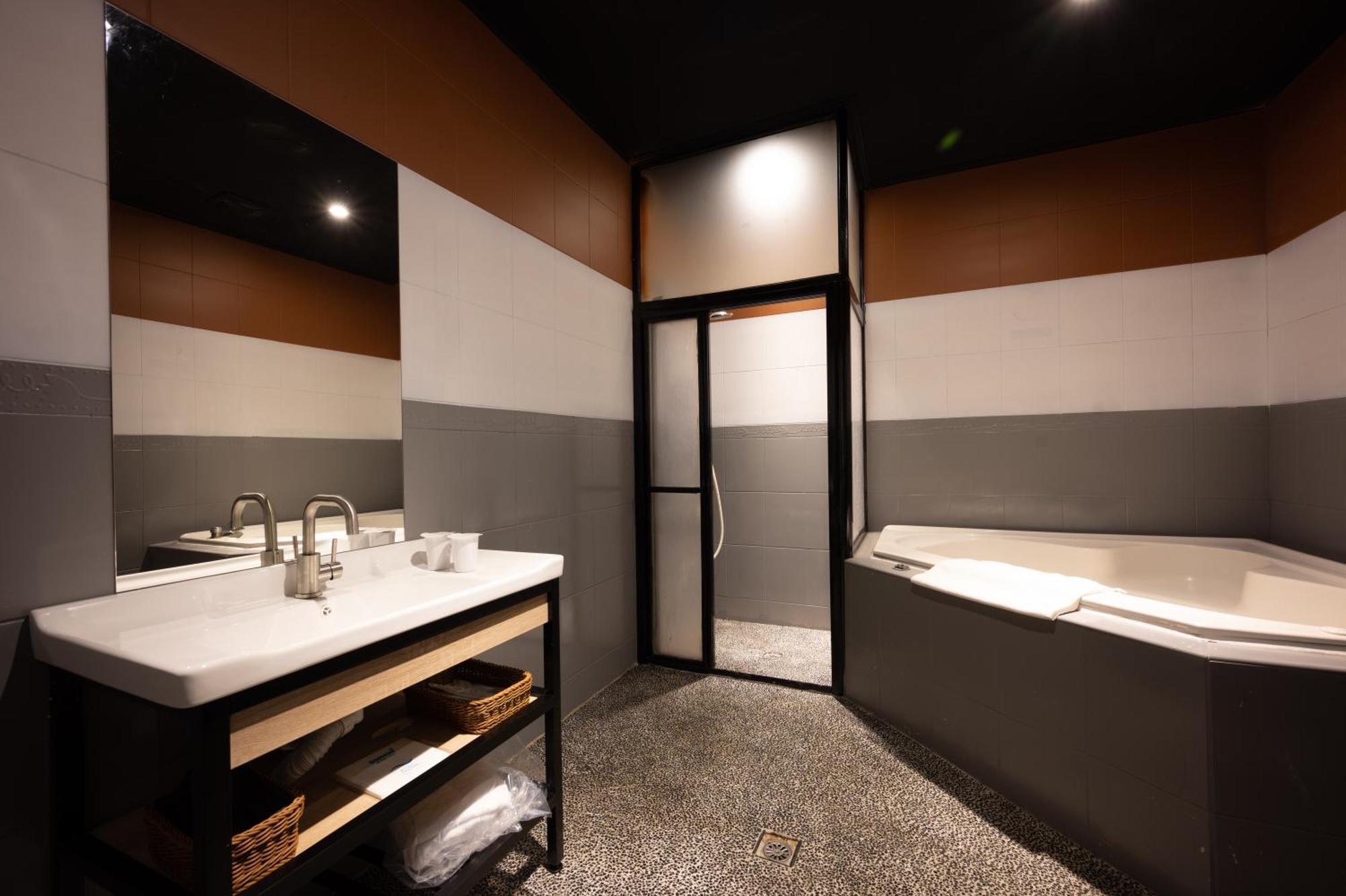 Motel 東旅驛棧 Jiaoxi Zewnętrze zdjęcie